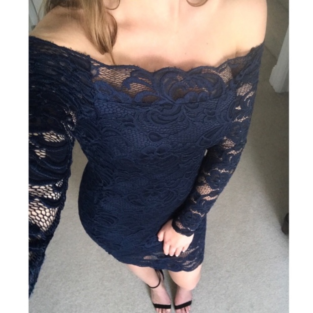 2 for 1✌🏼DEAL - H&M Off shoulder stretch Lace Dress